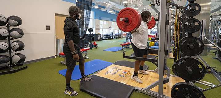 Curtis Avant working out with a trainer