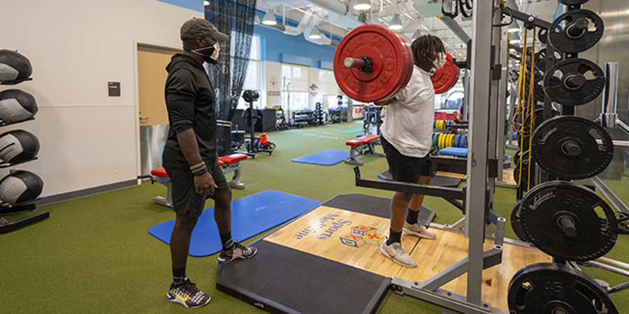 Curtis Avant working out with a trainer